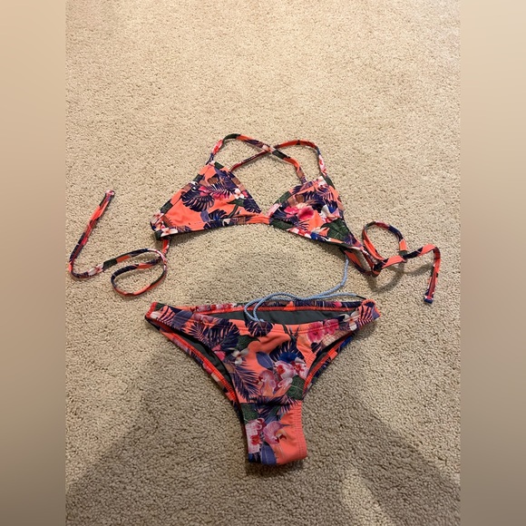 Jolyn Bikini Set - Picture 1 of 2